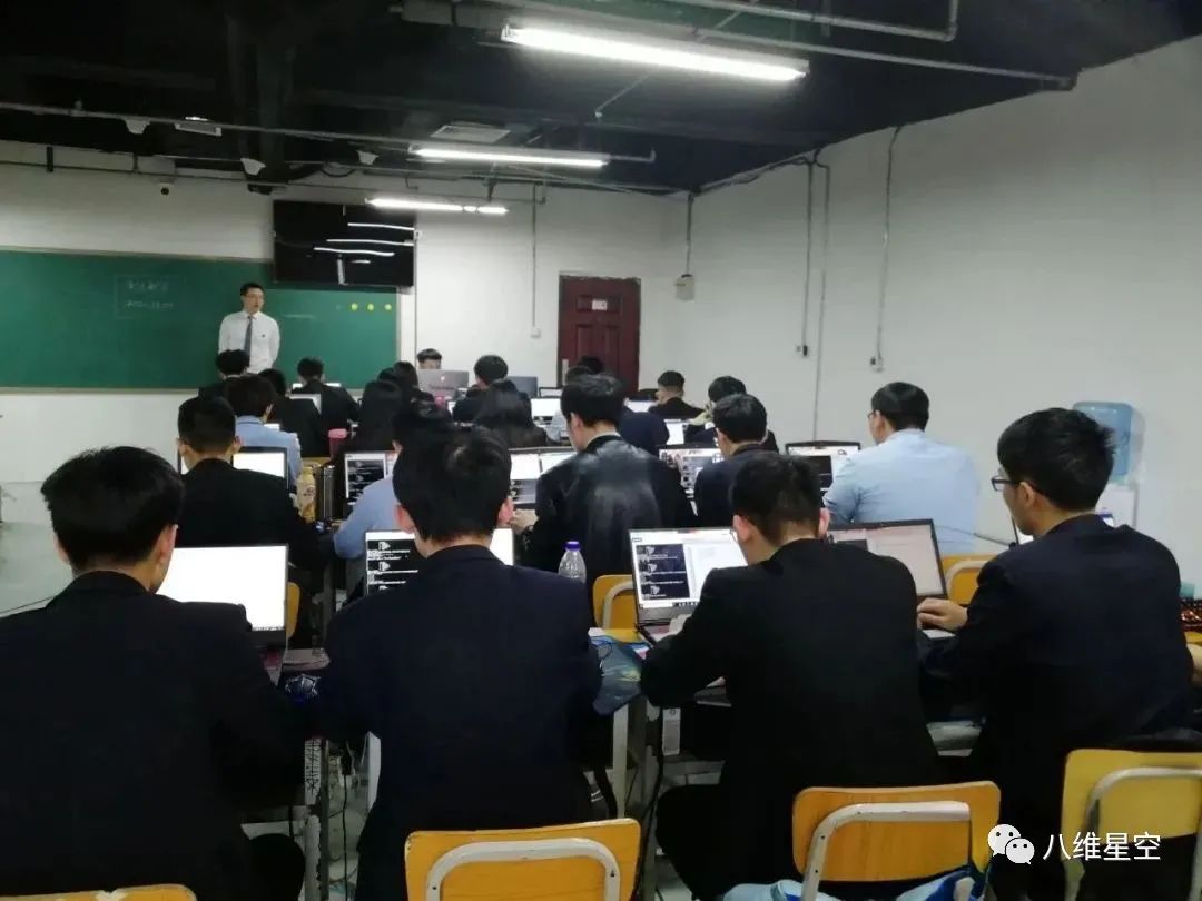 八维教育潜心打造学生硬实力与软实力助力优质就业
