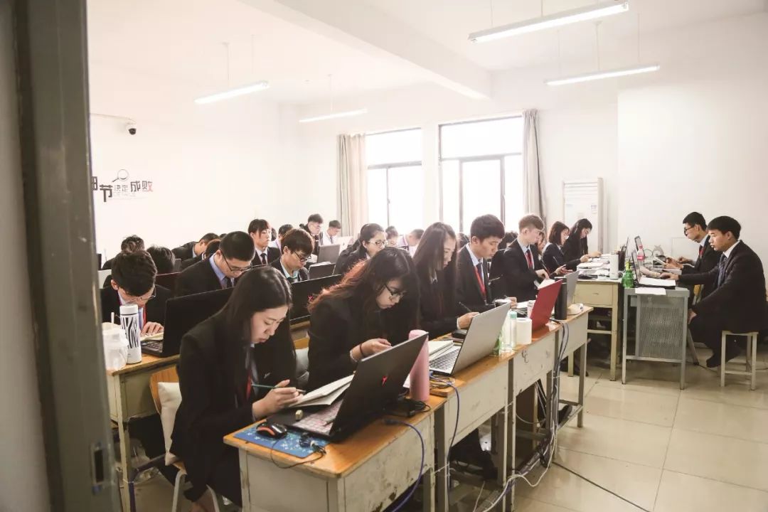 北京八维集团培训学子前沿IT技能打造数字化领域高端复合型技能人才