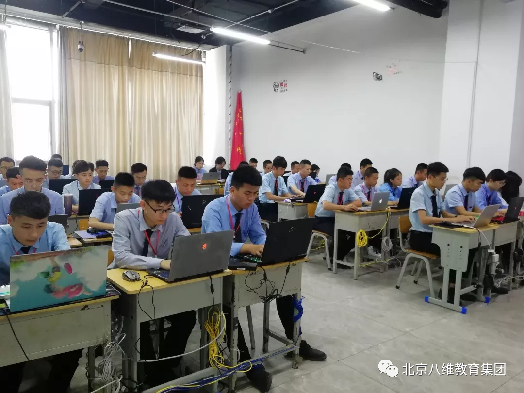 北京八维学校云计算培训模式让学子获得优质就业机会