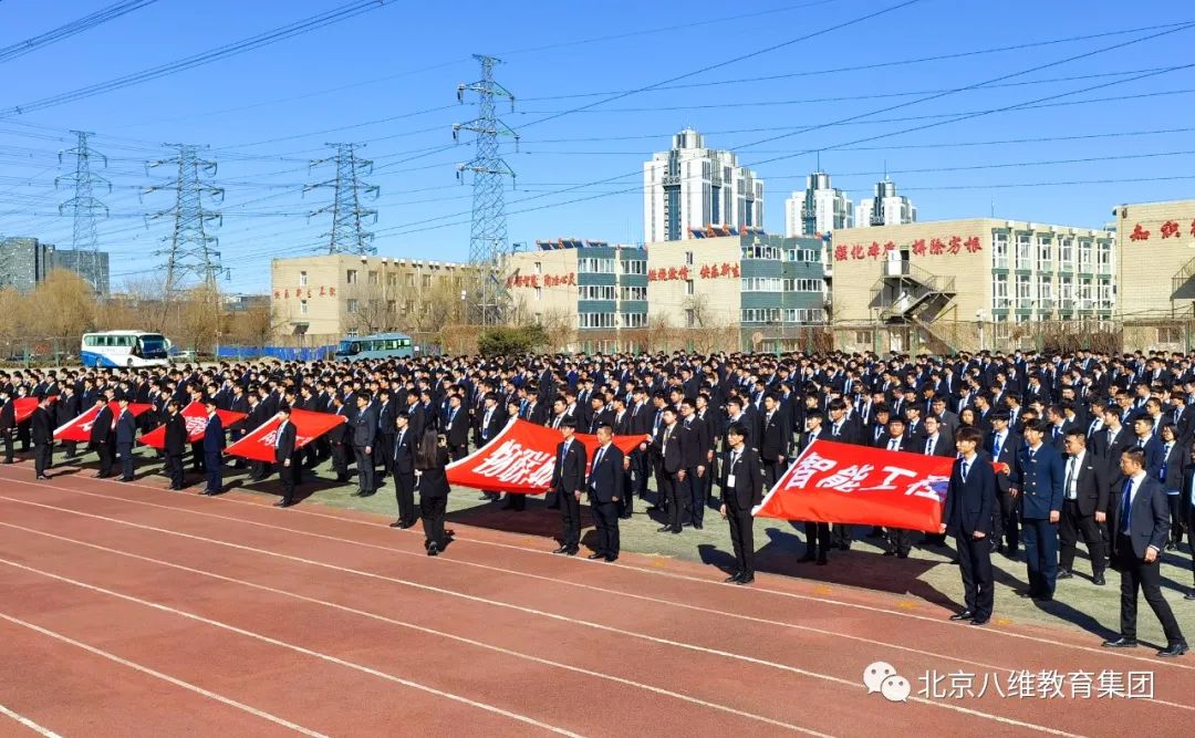 北京八维教育云计算技术培训引领信息技术未来助力学子掌握多项专业技能