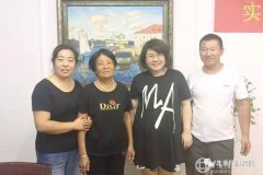“我已经顺利就业了，这次回校把妹妹一起送来