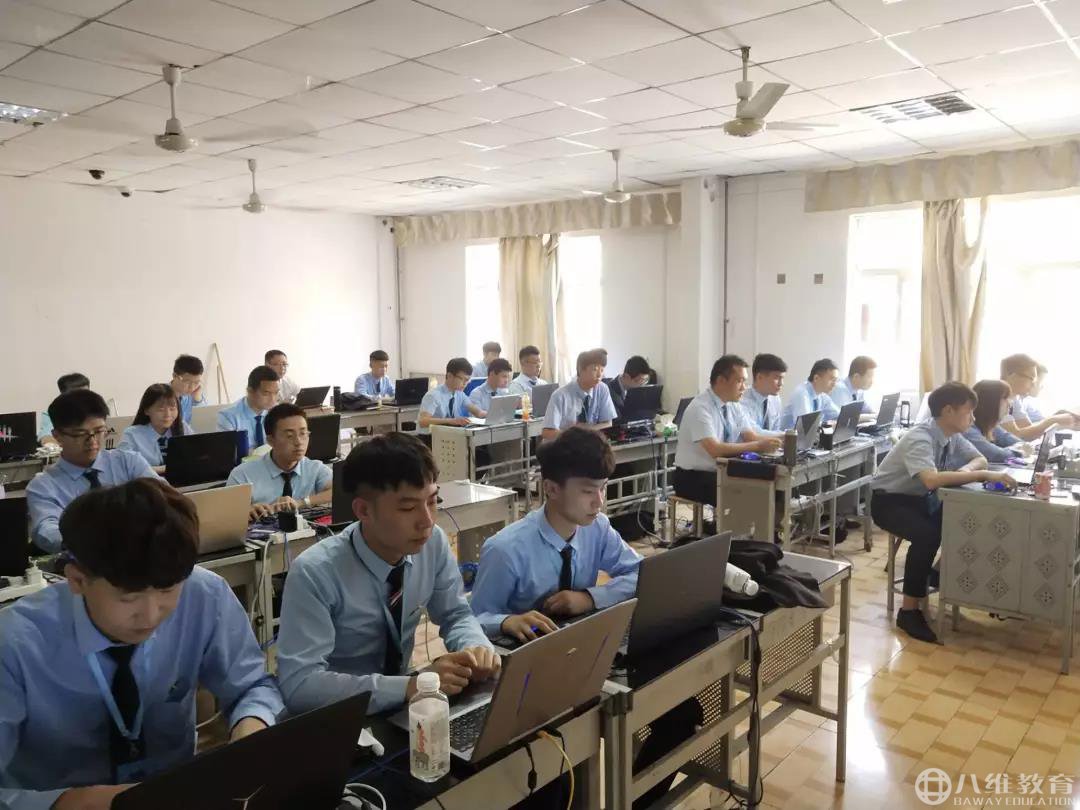 他们是国家的英雄，也是八维的骄傲！