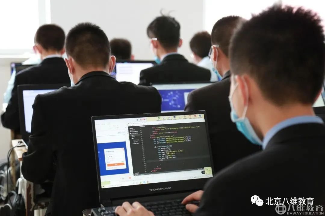 八维以培养“应用型、创新型、领袖型”人才