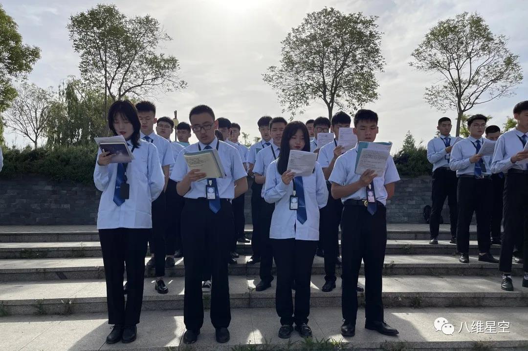 学英语很难，很枯燥——看八维教育老师如何教你学英语的！