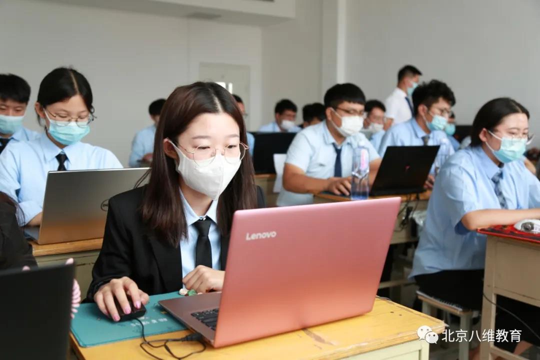 努力的人会发光，发光吧少年！